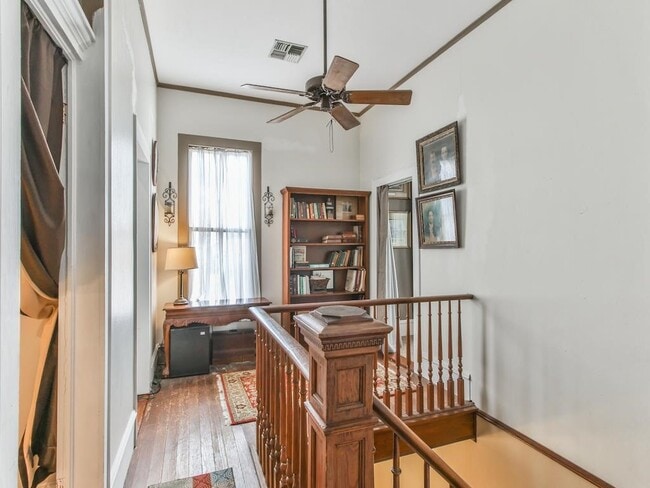 Building Photo - 509 E Luhn St