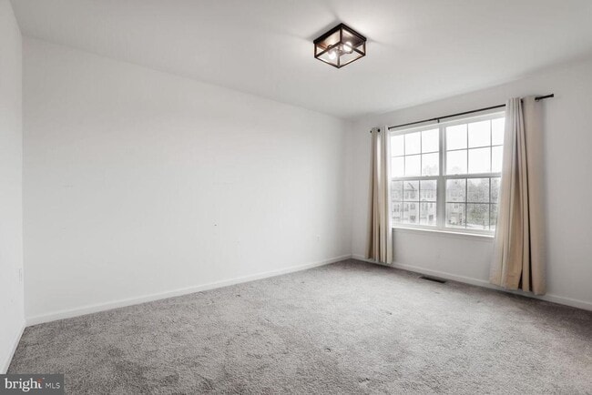 Building Photo - 2323 Champions Wy