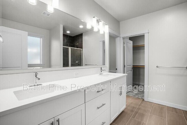 Building Photo - 7536 W Havana Dr