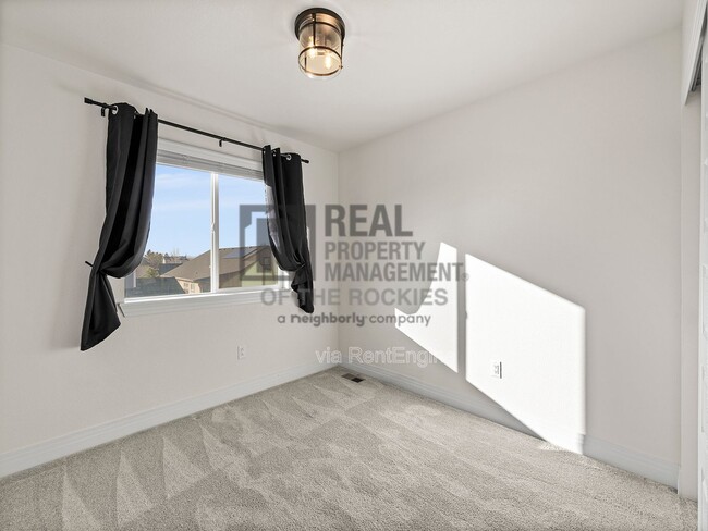 Building Photo - 1203 Bon Homme Richard Dr