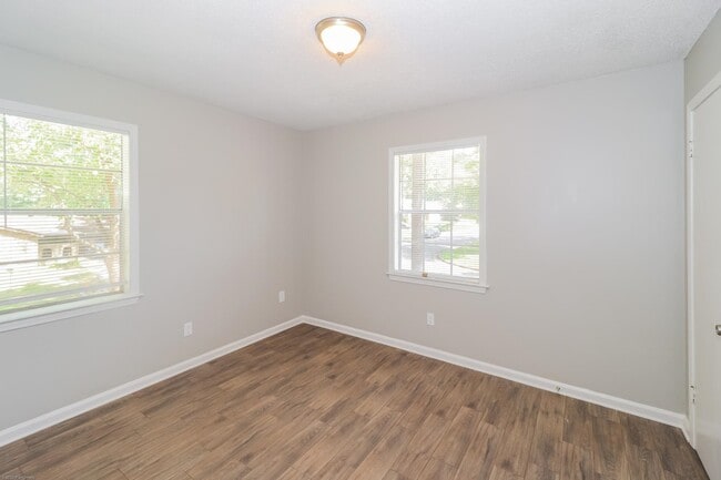 Building Photo - 5380 Albemarle Dr