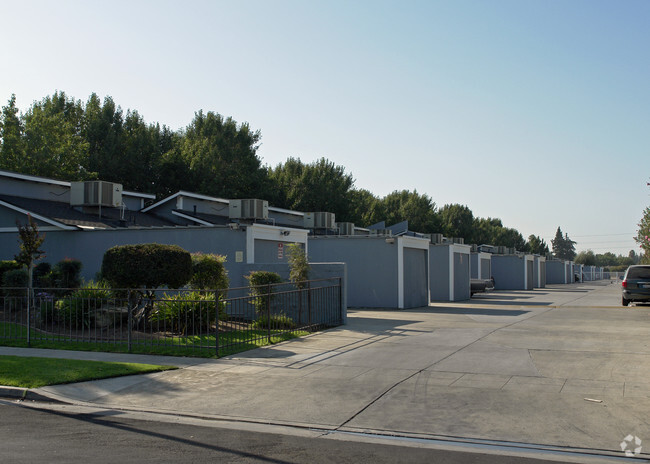 Building Photo - Clay Gardens Apartments