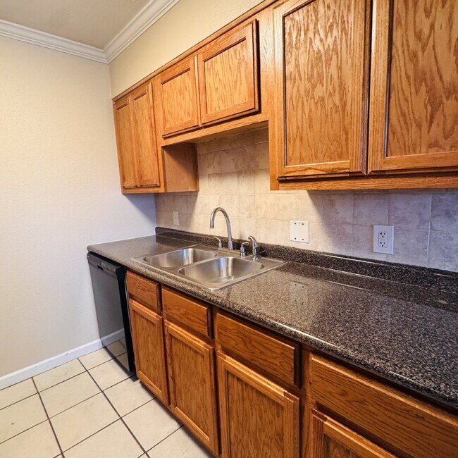 Building Photo - Spacious 2-Bedroom | 1 Bathroom Apartment at The Legacy in Nederland, TX!