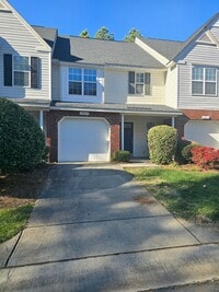 Building Photo - Townhome 2BR/2.5BA Located minutes from UNCC Campus!