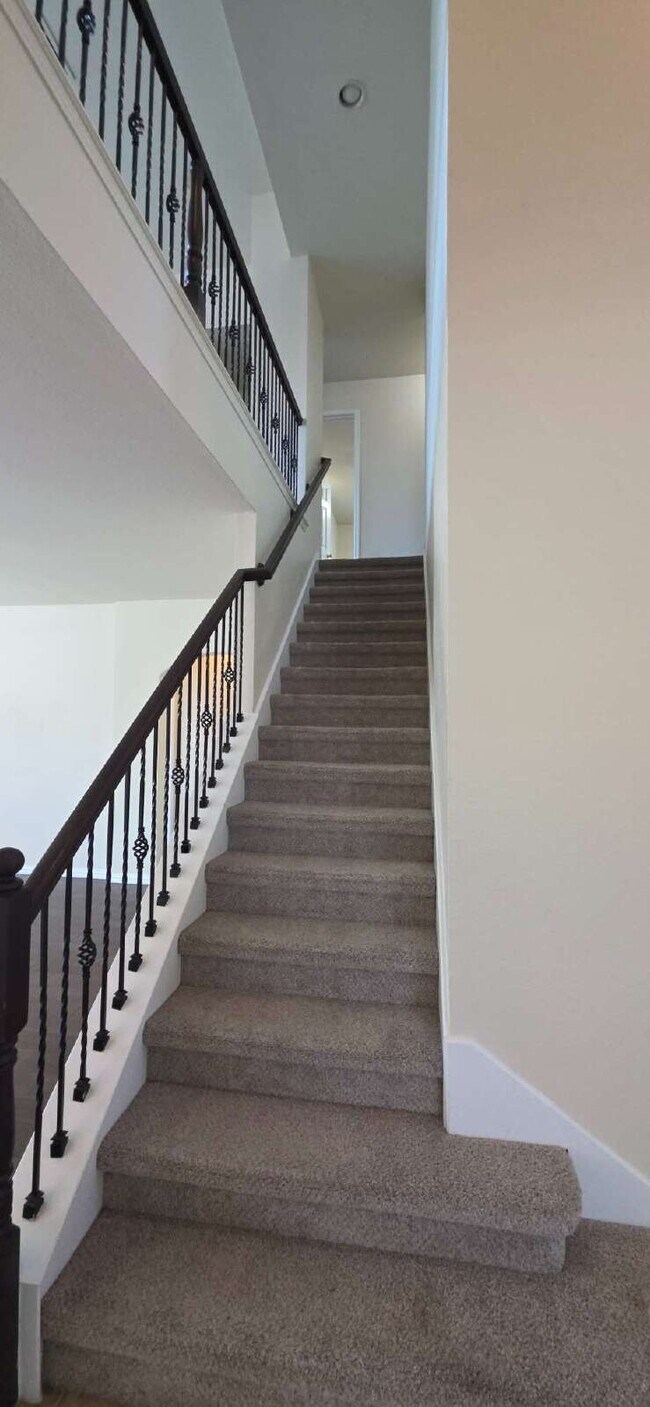 Building Photo - Expansive Mansfield Home with 5 Bedrooms, ...