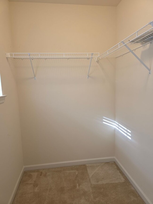 Building Photo - HYETTS CROSSING TWINHOME