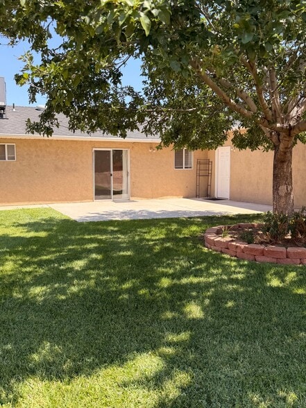 Building Photo - 1743 W Green Valley Ln