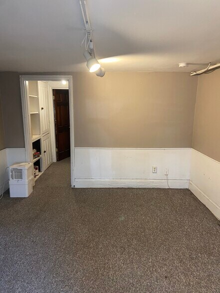 Building Photo - 242 Hudson Ave