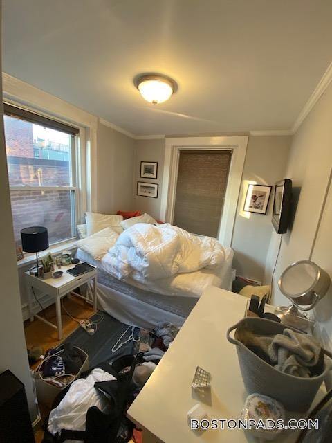 Building Photo - 28 Fleet St