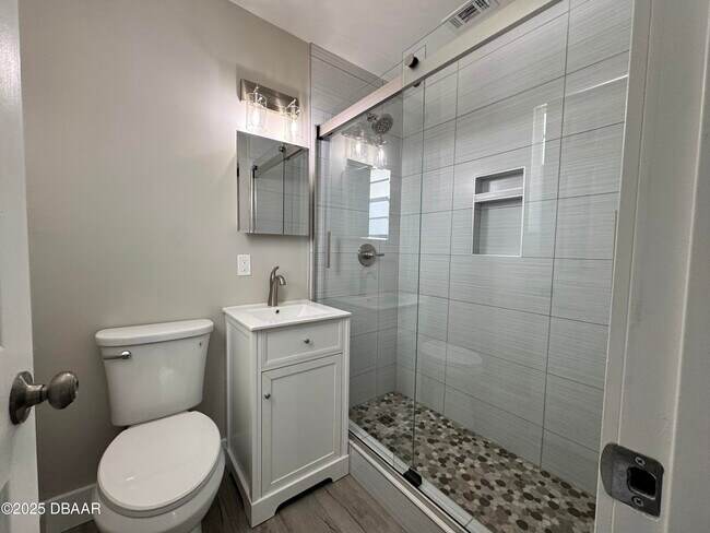 Building Photo - 127 Moore Ave