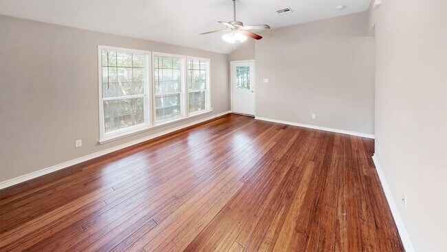 Building Photo - 1124 Carolina St