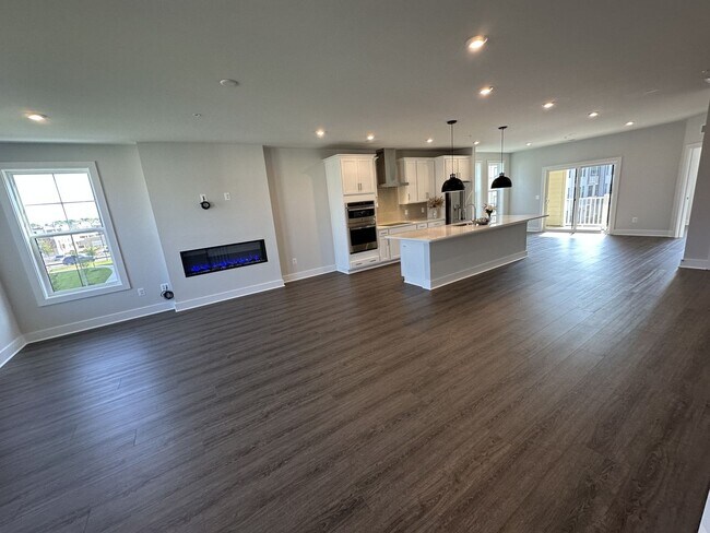 Building Photo - For Rent: Luxurious Short Pump Condo at Ga...