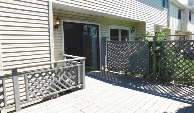 Building Photo - 1645 Hilton Head Dr