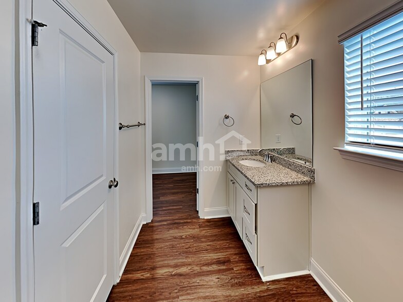 Building Photo - 417 Oscar Way