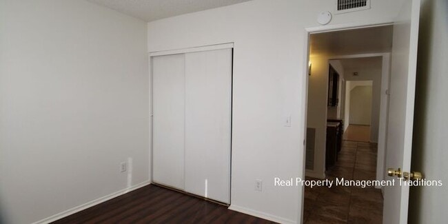 Building Photo - Cute 3 + 2 in Palmdale