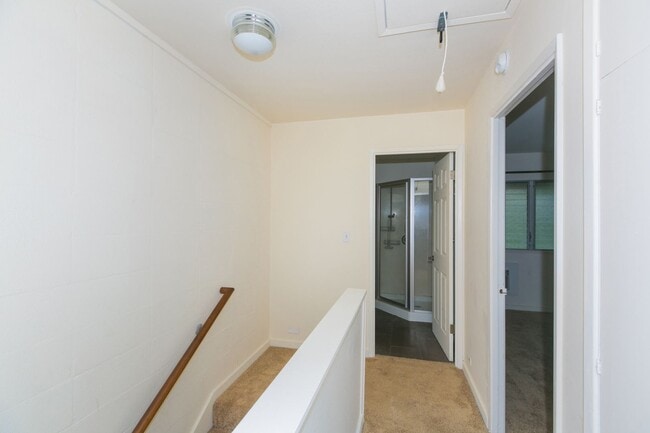 Building Photo - Tropic Garden Townhouse 2b1.5b1pkg