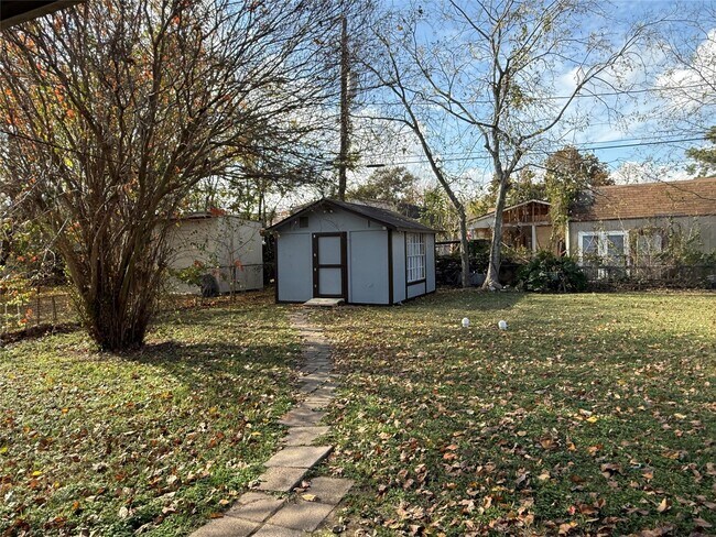 Building Photo - 1401 Pugh Dr