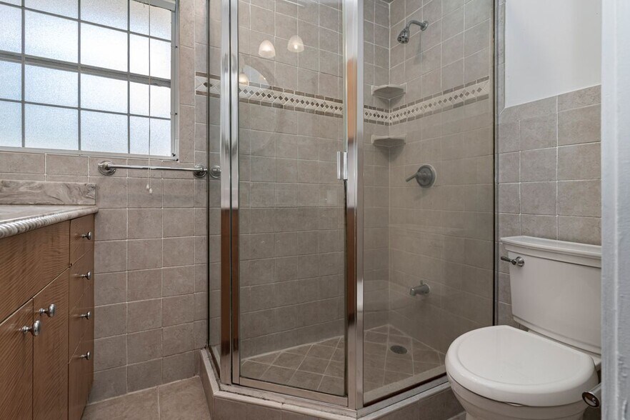 Building Photo - 276 SW 7th Ave