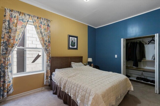 Building Photo - 4404 S Prairie Ave