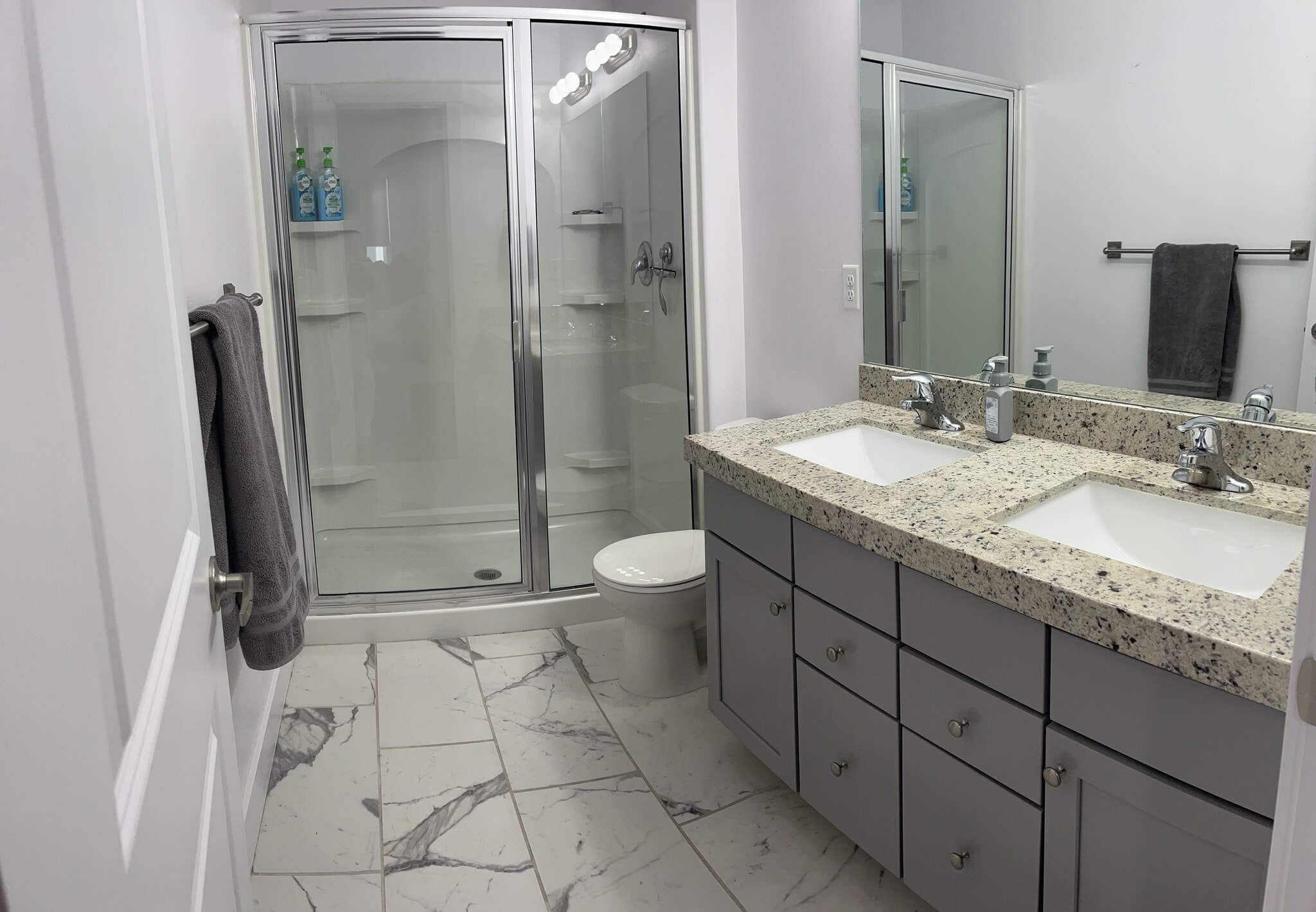 Master Bathroom - 1822 W Torlundy Dr