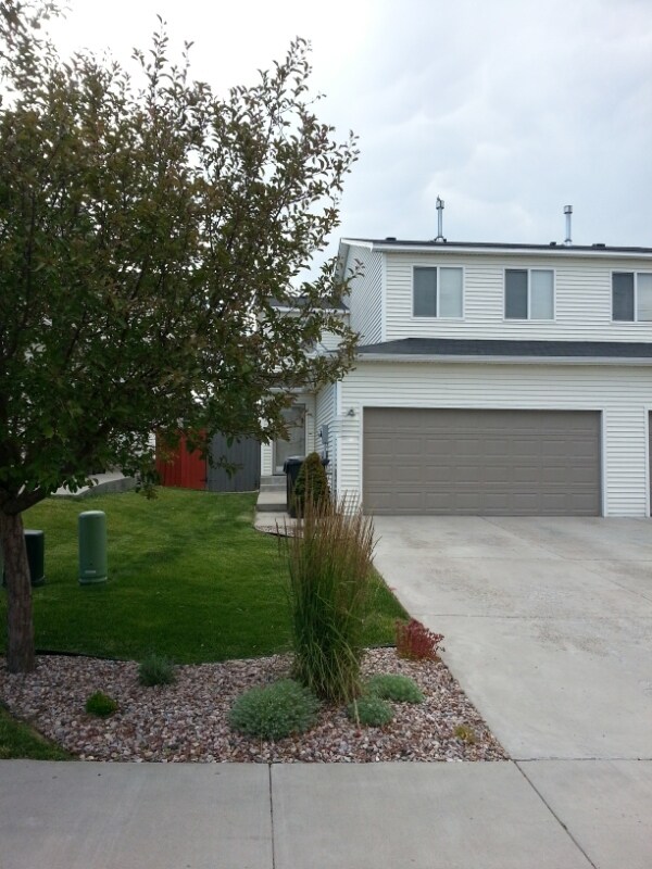 Primary Photo - 266 Hunters Way