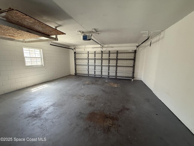 Building Photo - 988 Nicklaus Dr