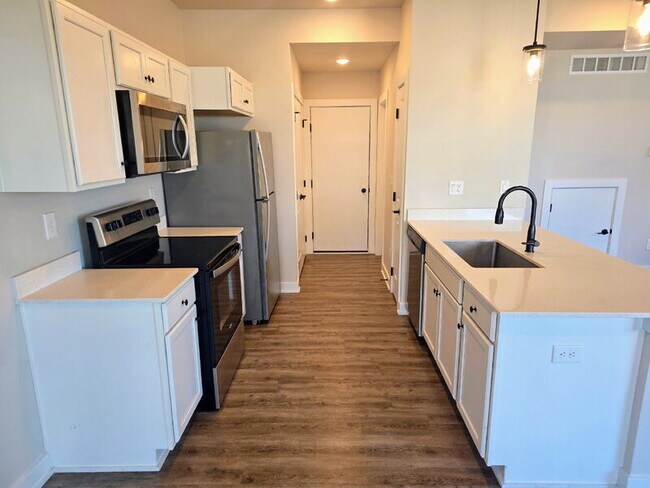 Building Photo - 6951 Bluebell Ct