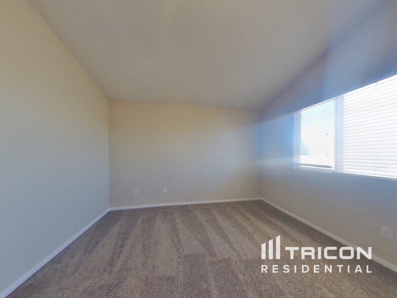 Building Photo - 718 Anderson Way