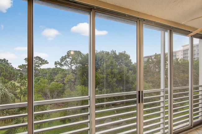 Building Photo - 3503 Oaks Way