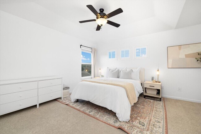 Building Photo - 3 Bed 3 Bath Castle Rock Townhome!