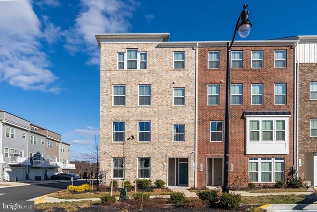 Building Photo - 100 Lawndale Dr