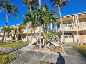 Building Photo - 4565 Duhme Rd