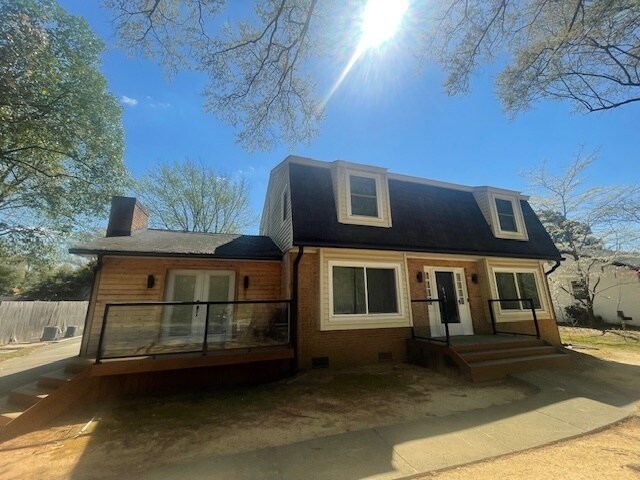 Primary Photo - Fully Renovated 5 Beds Home in South Park ...