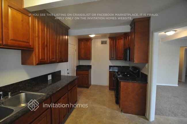 Building Photo - 402 Tregaskis Ave