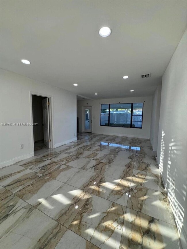 Building Photo - 3151 SW 37th Ave