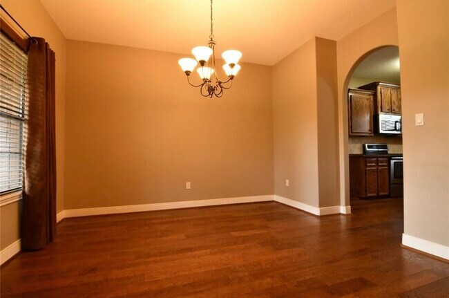 Building Photo - 2063 Apache Dr