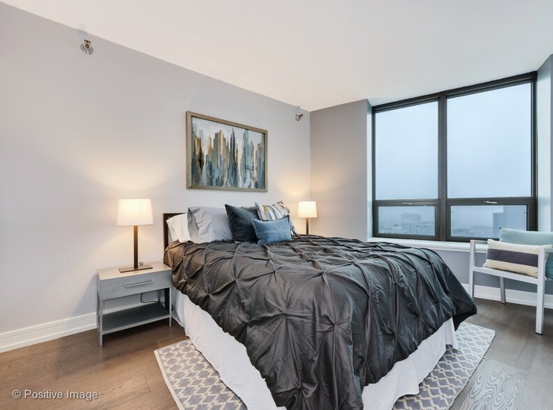 Building Photo - 400 N La Salle Dr