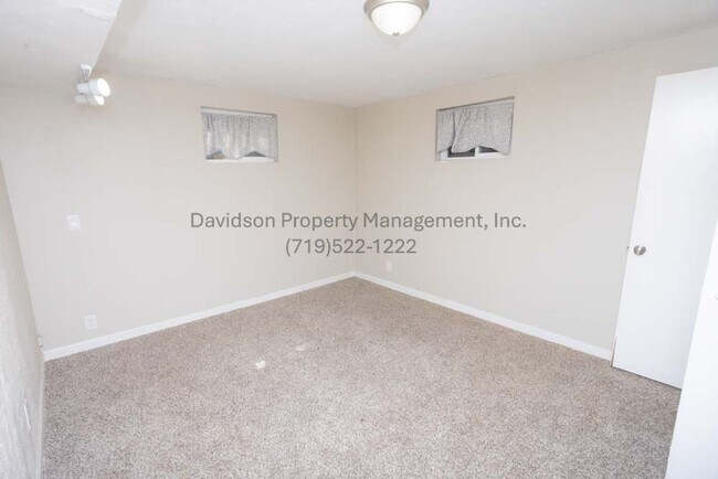 Building Photo - Updated 5 Bedroom House in Central Colorad...