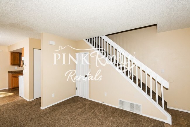 Building Photo - Great 2-Story Townhome in Soaring Eagle
