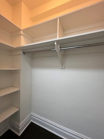 Building Photo - 137 E 38th St