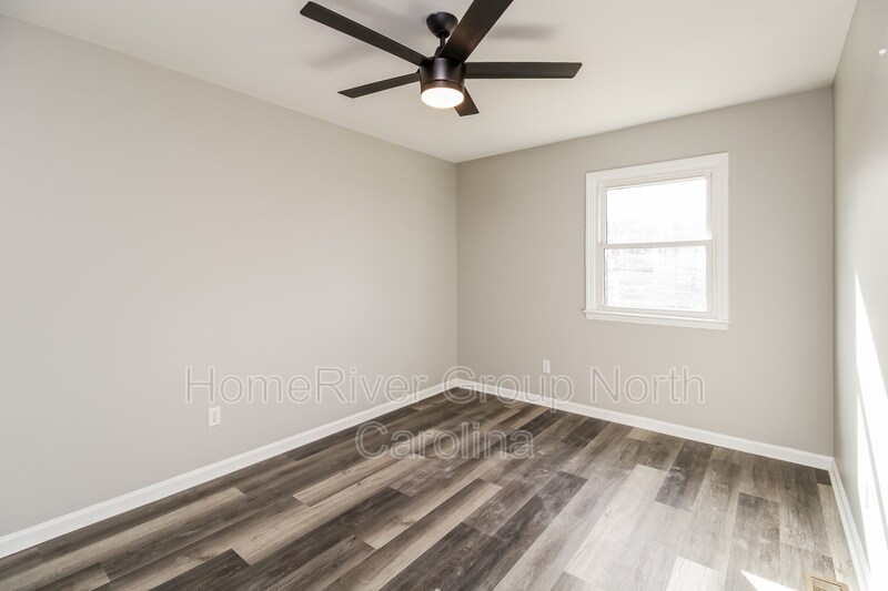 Building Photo - 5561 Remington Point Dr