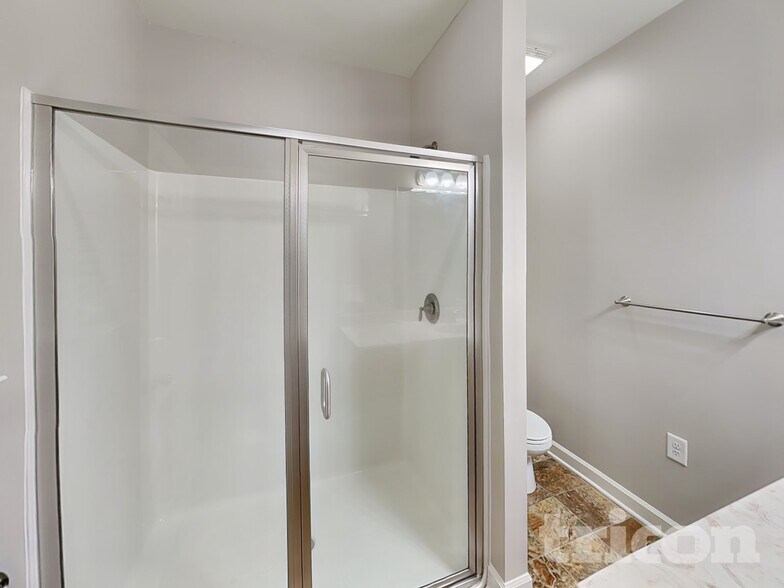Building Photo - 8203 Knollwood Cir