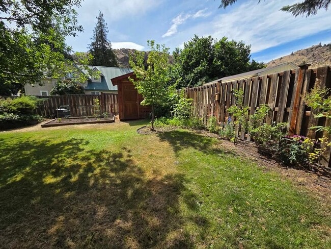 Building Photo - Adorable 2 bedroom house for rent in quiet...