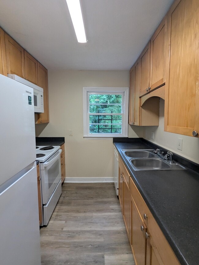Building Photo - 2820 Argyle Dr NW