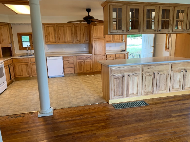 Primary Photo - 116 Spring Rd