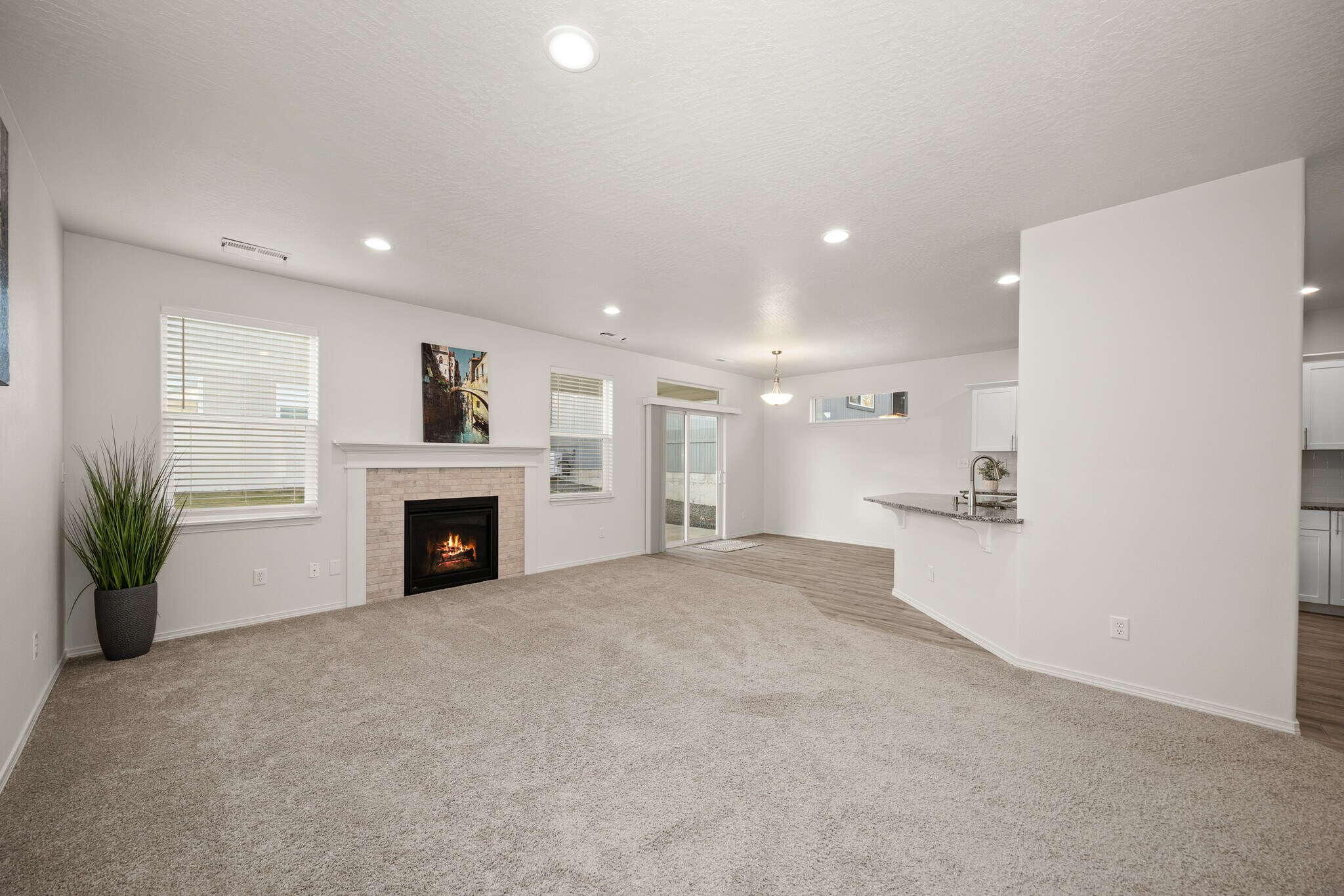 Building Photo - 824 S Bulldog St