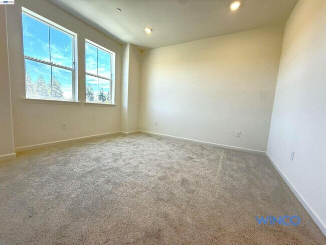 Building Photo - 3810 Norbridge Ave