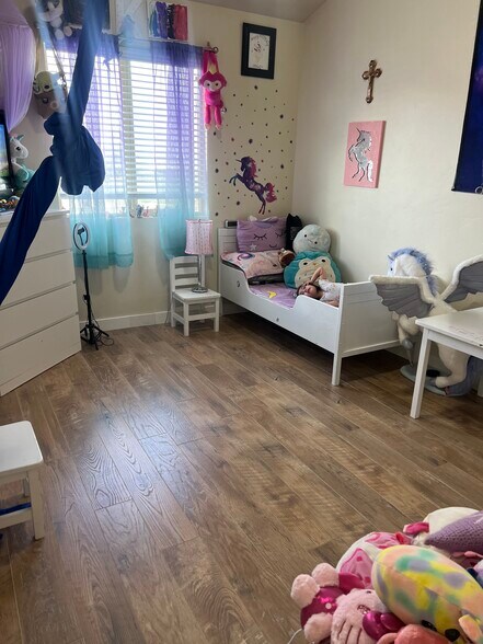 Building Photo - 490 E 700 S