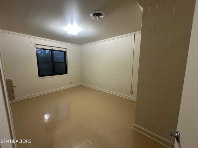 Building Photo - 706 Jay St