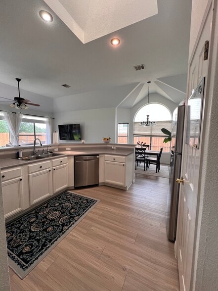 Building Photo - 505 Preakness Pl